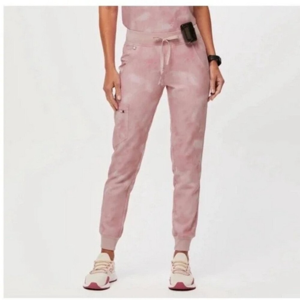 FIGS Zamora Scrubs Pants Joggers
Size XS Petite Marbled Pink